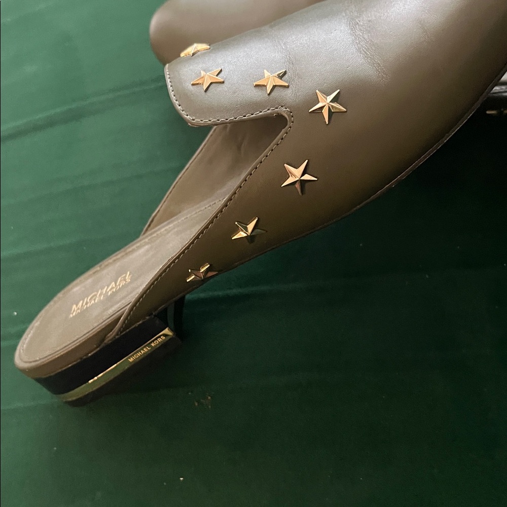 Michael Kors Women's Natasha Slide-on Mules Leather Star Studs Olive Green 9.5 M - Picture 4 of 4